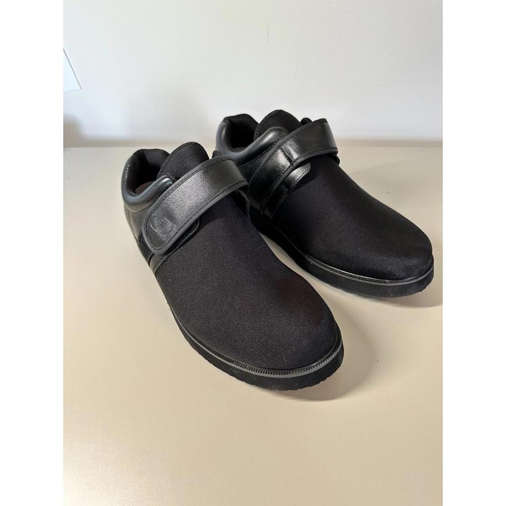 Propet mens Black shoes Size 10.5 US . Orthopedic . Like New